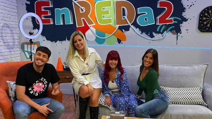 Jaime Silva y Cristina Silva, presentadores del nuevo espacio sobre redes sociales.