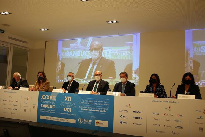 Expertos sanitarios debaten sobre el impacto del Covid en pacientes críticos en el Congreso de Samiuc.