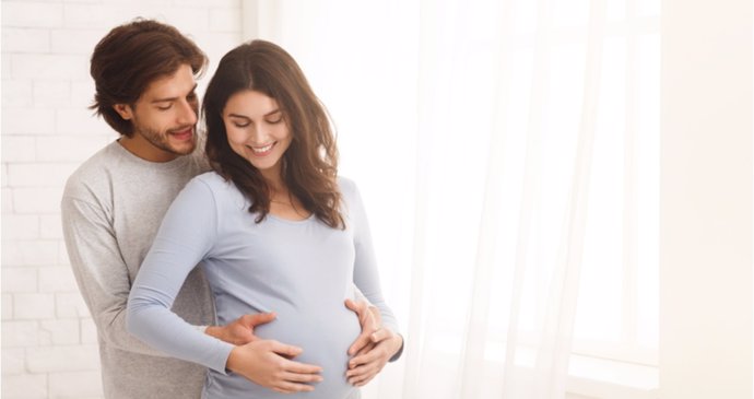 La infertilidad, sobre todo la femenina, se asocia comúnmente con la edad de la mujer. Sin embargo, la infertilidad puede afectar parejas de cualquier edad, incluso las jóvenes