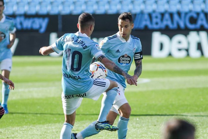 Archivo - Hugo Mallo of Celta de Vigo and Iago Aspas of Celta de Vigo in action during La Liga football match played between Ceta de Vigo and Real Madrid at Balaidos stadium on March 20, 2021 in Vigo, Pontevedra, Spain.