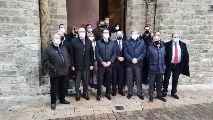 Antonio Garamendi visita las iglesias de Santa María y Santiago en Carrión de los Condes.