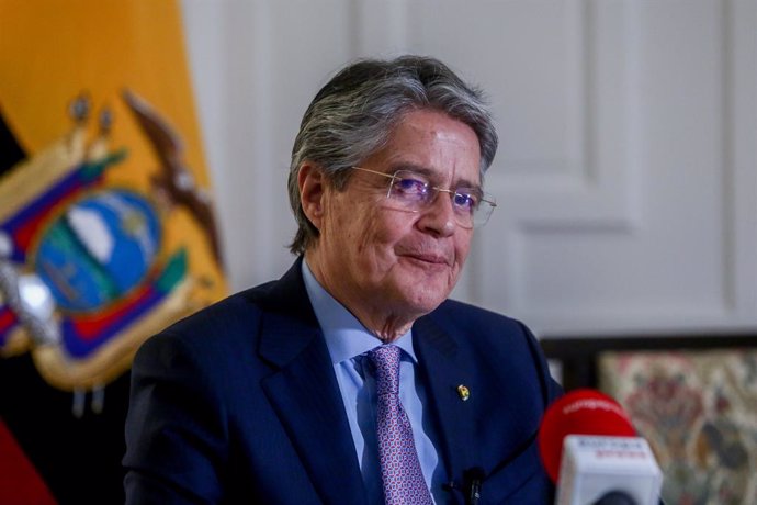 El Presidente de Ecuador, Guillermo Lasso, durante una entrevista para Europa Press, en el Hotel Ritz, a 5 de noviembre de 2021, en Madrid, (España). La entrevista tiene lugar durante su primer viaje oficial a España realizado con el objetivo de continu