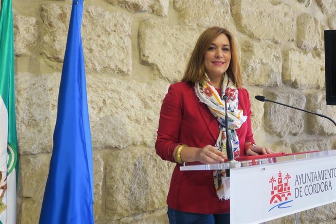 Archivo - La concejal del PSOE en el Ayuntamiento de Córdoba Carmen Campos, en una imagen de archivo