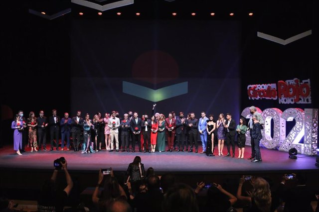 Foto de familia de la gala de los VII Premios Círculo Rojo en Roquetas de Mar (Almería)