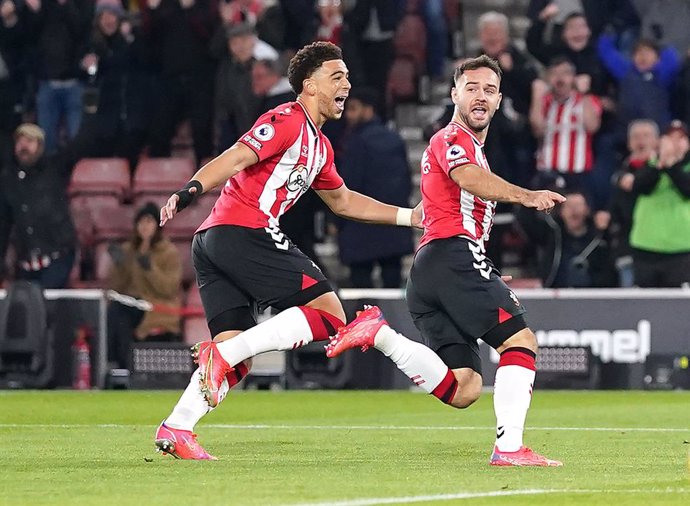 05 November 2021, United Kingdom, Southampton: Southampton's Adam Armstrong (R) celebrates scoring his side's first goal with team-mate Che Adams during the English Premier League soccer match between Southampton and Aston Villa at Saint Mary's Stadium.