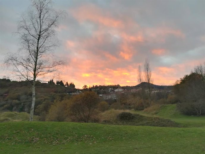 Cielo poco nuboso