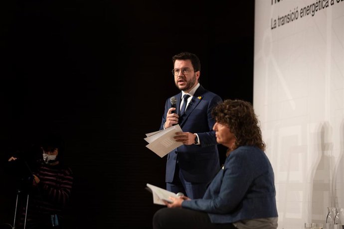 El presidente Aragons y la consellera Teresa Jord en un acto reciente