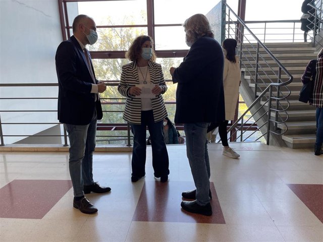 La subdelegada del Gobierno en A Coruña, María Rivas, supervisa las pruebas de selección para la Administración General del Estado.