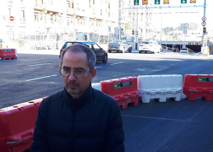 El gerent de Mobilitat i Infraestructures de l'Ajuntament de Barcelona, Manuel Valdés, davant l'entrada al nou túnel de Glries en sentit Bess.