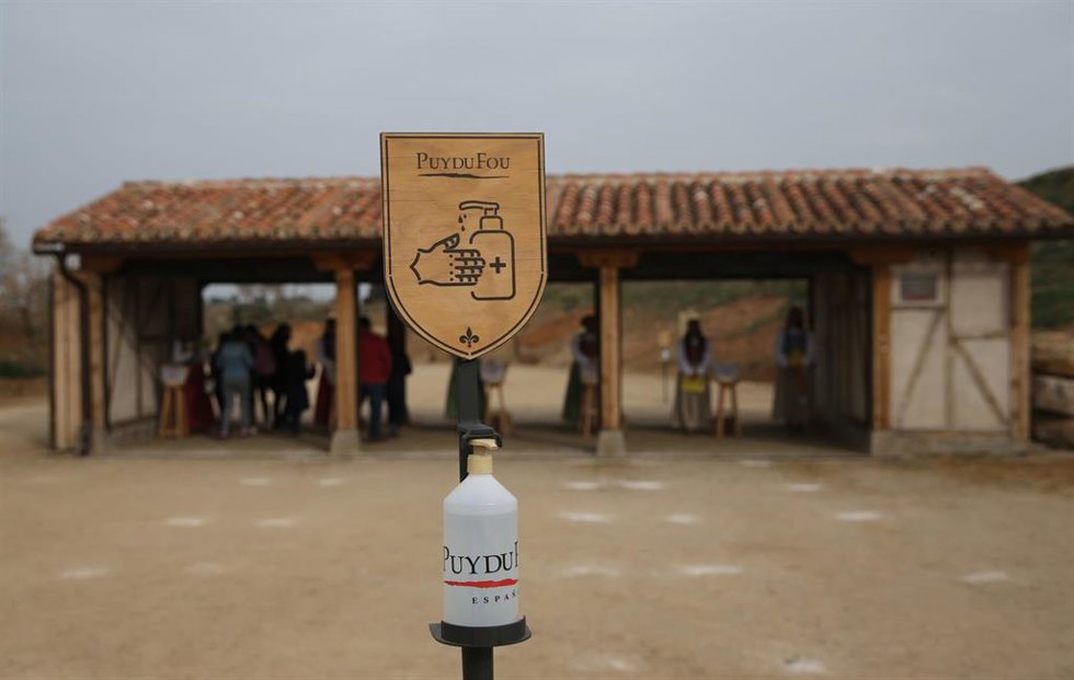 Archivo - Varios actores en uno de los escenarios del parque temático de historia, Puy Du Fou en Toledo, Castilla-La Mancha (España), a 27 de marzo de 2021.