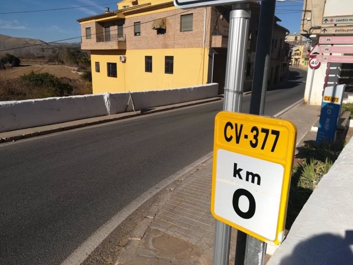 Imagen de la CV-377 en el acceso a Pedralba