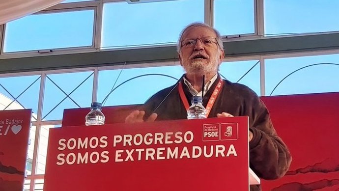 El expresidente de la Junta de Extremadura y exsecretario general del PSOE en la comunidad, Juan Carlos Rodríguez Ibarra, en la apertura del 13 Congreso del PSOE provincial de Badajoz