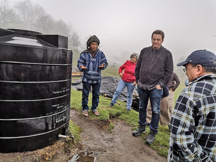 Barrionuevo visita un de los proyectos de cooperación del Ayuntamiento de Sevilla