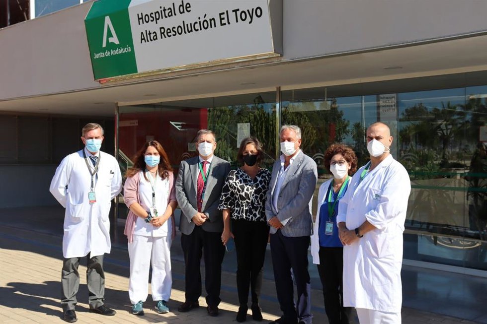 Salud destaca las mejoras y la incorporación de un nuevo TAC del Hospital de Alta Resolución El Toyo