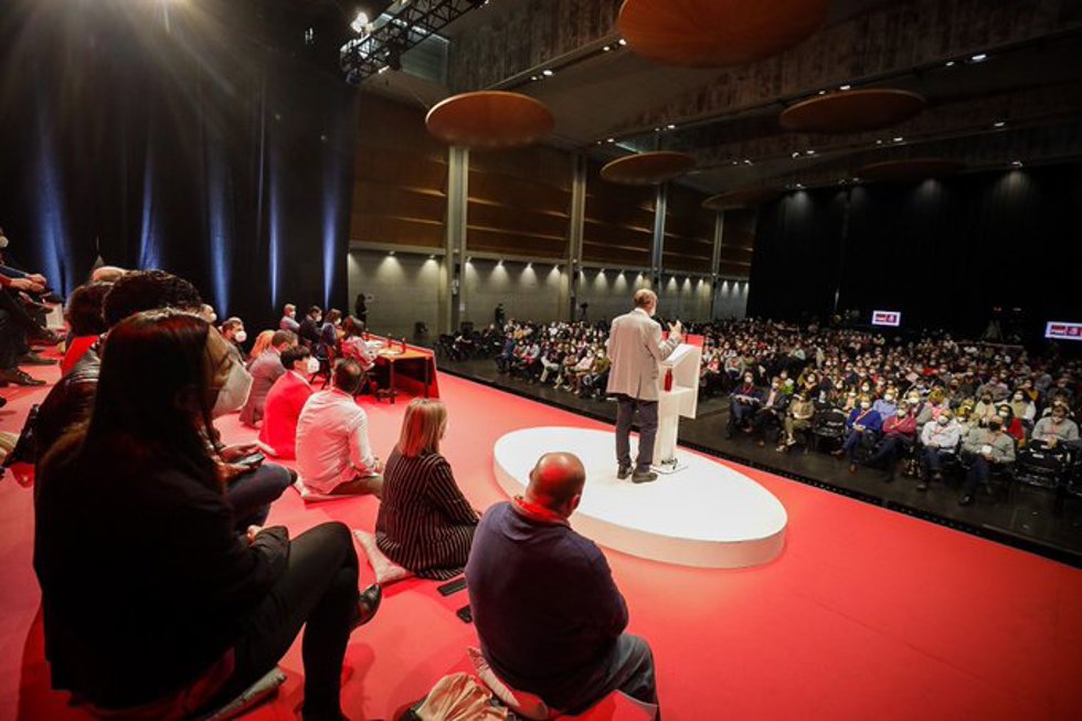 El secretario general del PSOE Aragón, Javier Lambán, en el 17 Congreso Regional de la formación, en el Auditorio de Zaragoza