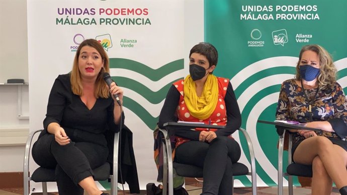 La secretaria de Estado de Igualdad y contra la Violencia Machista, Ángela Rodríguez 'Pam' (primera por la izquierda), en un acto este sábado.