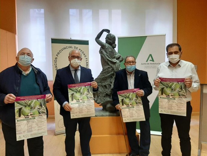 La Consejería de Cultura y las peñas invitan a vivir un otoño flamenco en 16 municipios