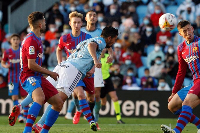 Nolito remata a portería en la jugada del 2-3