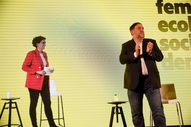 El líder de ERC, Oriol Junqueras, y la secretaria general de la formación, Marta Rovira