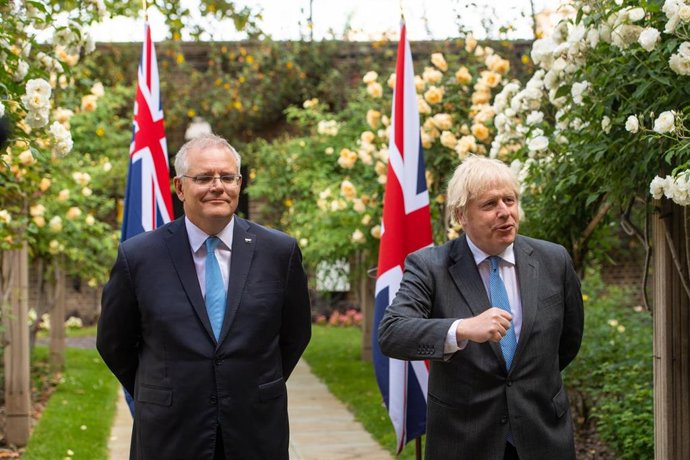 Archivo - Los primeros ministros de Australia, Scott Morrison, y de Reino Unido, Boris Johnson