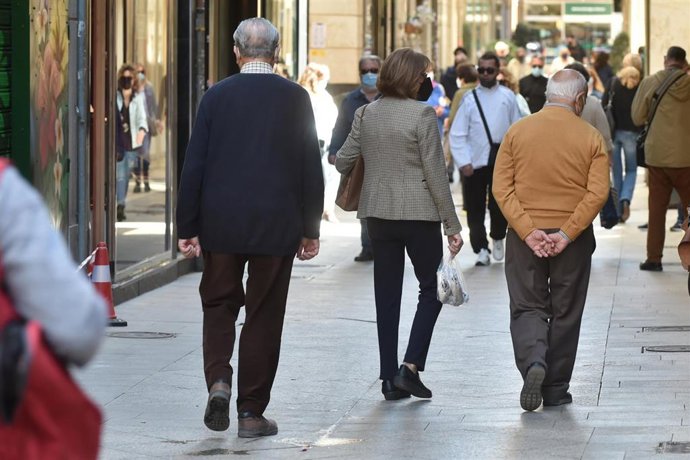 Archivo - Transeúntes en la etapa de 'nueva normalidad'