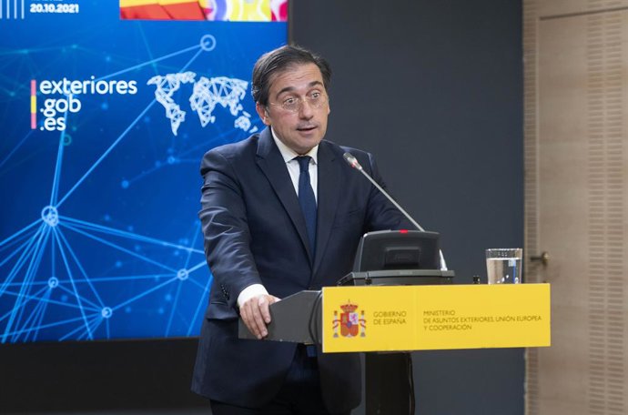 El ministro de Asuntos Exteriores, Unión Europea y Cooperación, José Manuel Albares, interviene en una rueda de prensa tras una reunión con su homóloga de Andorra, en el Palacio de Viana, a 20 de octubre de 2021, en Madrid, (España).