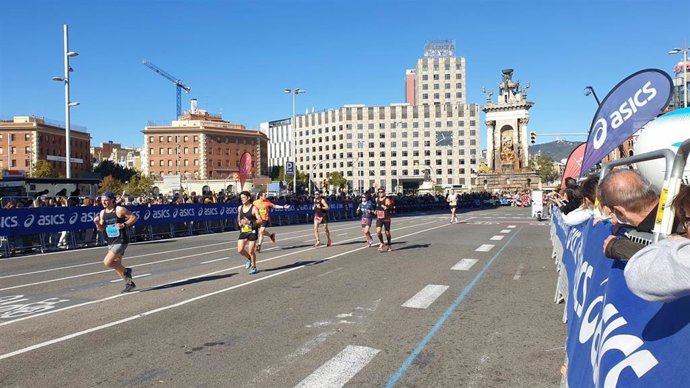 Punto de llegada y salida de la Zurich Marató de Barcelona en plaza Espanya