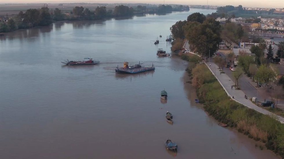 Archivo - El río Guadalquivir a su paso por el municipio de Coria del Río (Sevilla).