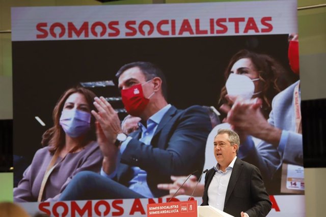 El secretario general del PSOE-A, Juan Espadas, interviene en la clausura del XIV Congreso Regional del PSOE-A, en Torremolinos (Málaga).