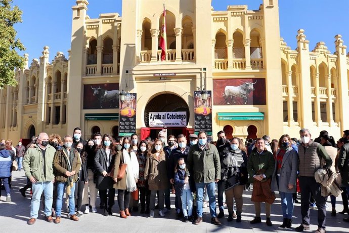 El presidente del GPP Paco Núñez en el festival taurino del Cotolengo.