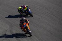 Gardner supera a Raúl Fernández y acaricia el título de Moto2