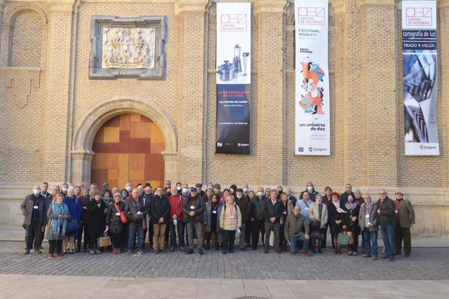 Foto de grupo de La Asamblea de la Confederación de Asociaciones Vecinales, en Zaragoza.