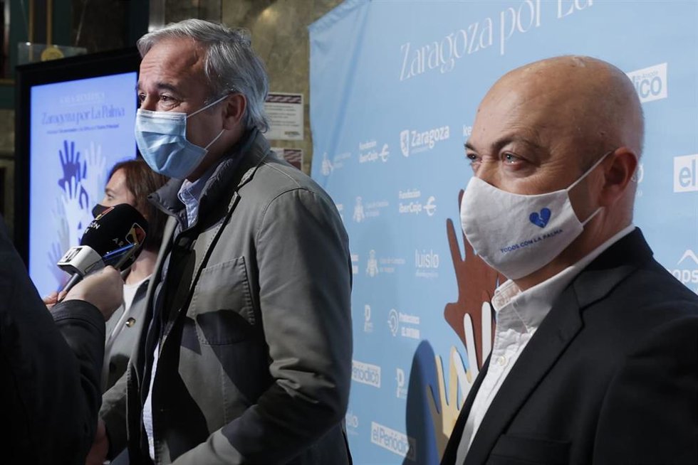 El alcalde de Zaragoza, Jorge Azcón, asiste a una gala benéfica para recaudar fondos para los damnificados de La Palma, en el Teatro Principal.