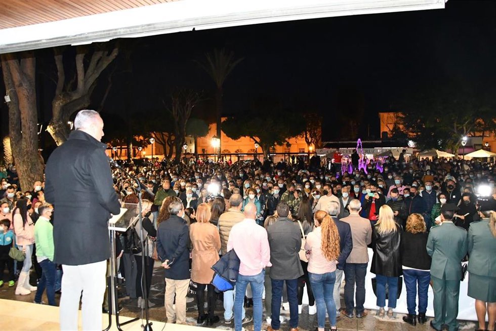 El Ayuntamiento cifra en miles de personas las concentradas en San Roque en repulsa de la mujer asesinada