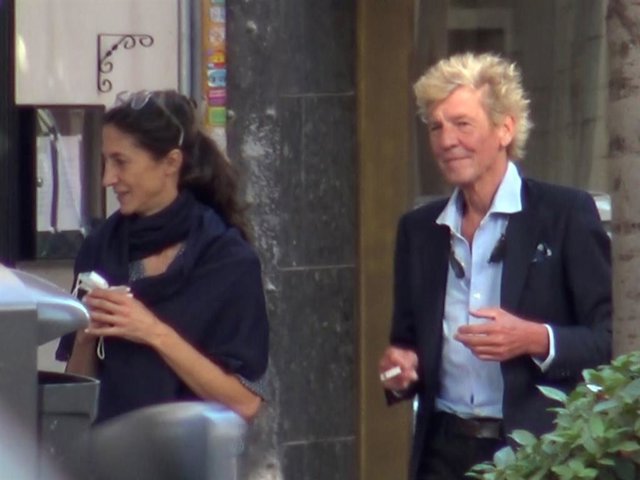 Claudia Stilianopoulos y Ernesto de Hannover, de paseo por el centro de la capital