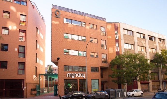 Edificio de oficinas compartidas de Monday en Madrid, adquirido por Mapfre Inmuebles.