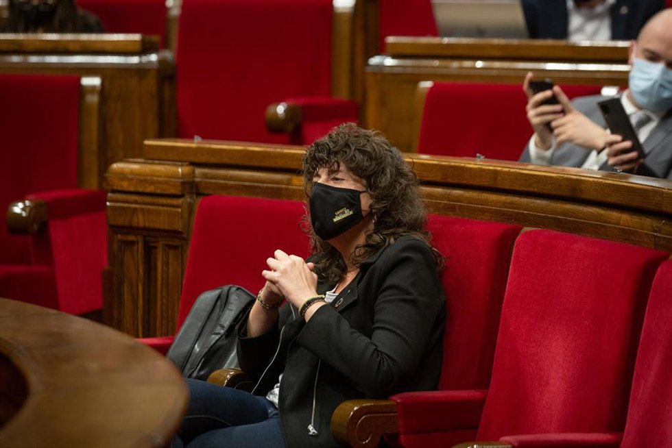 La consellera de Acción Climática, Alimentación y Agenda Rural, Teresa Jord, en una sesión plenaria del Parlament, a 4 de noviembre de 2021, en Barcelona, Cataluña (España). La ley de la ciencia de Catalunya y una proposición de ley de la CUP que plant