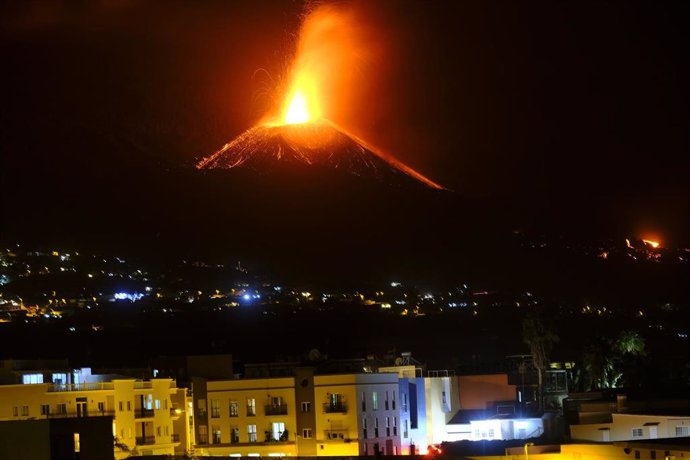 Una de las bocas eruptivas del volcán de Cumbre Vieja, a 6 de noviembre de 2021, en La Palma, Canarias (España). 