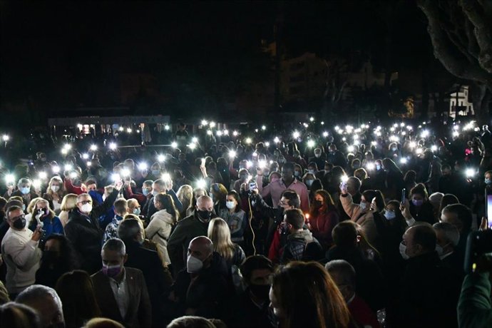 Concentración de repulsa contra el asesinato en San Roque.
