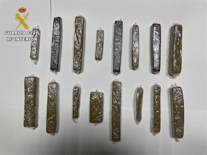La Guardia Civil detiene a un hombre que llevaba en su vehículo 114,68 gramos de hachís