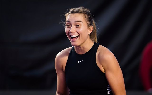 Arxiu - Paula Badosa somriu durant un entrenament previ a les Finals WTA 2021