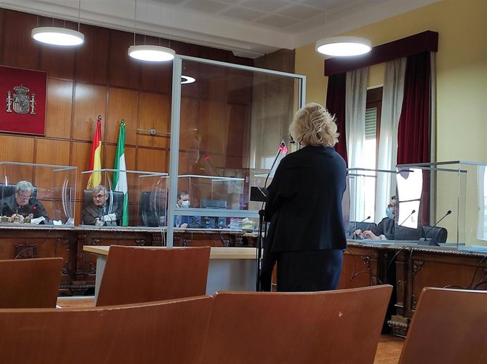 La acusada ante el tribunal