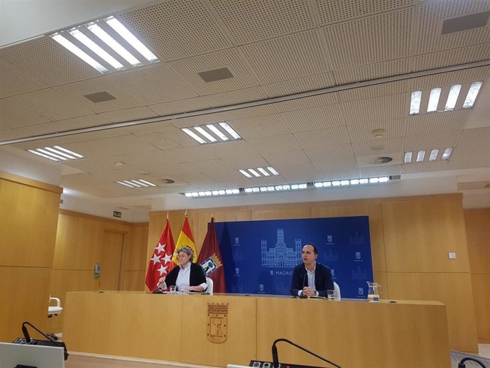 Los concejales del Grupo Mixto Marta Higueras y José Manuel Calvo