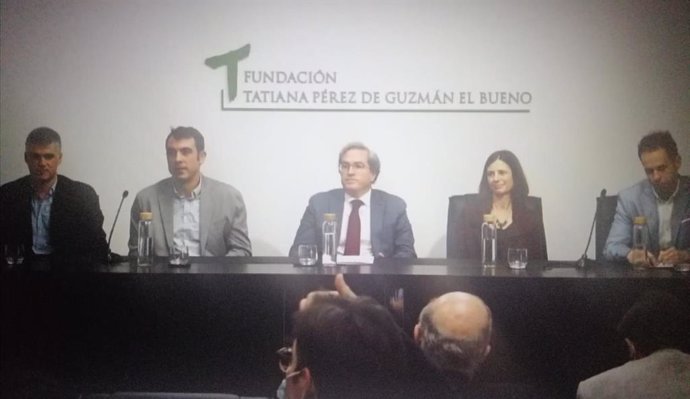 Presentación del CINET con los protagonistas, de izquierda a derecha: Jorge Sepulcre, Ignacio Sáez, Álvaro Matud, Marya Schechtman y Javier Bernácer.