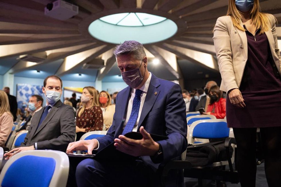 El alcalde de Badalona (Barcelona), Xavier García Albiol, en un pleno extraordinario para debatir la propuesta de moción de censura al alcalde, en el Ayuntamiento de Badalona, a 8 de noviembre de 2021, en Badalona, Barcelona, Catalunya, (España). El Ayu