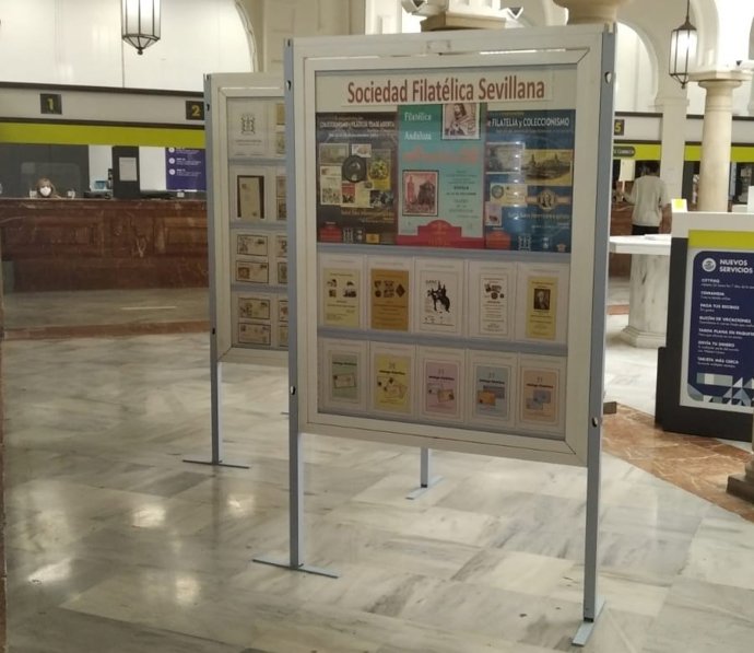 Exposición filatélica que puede verse en la oficina de Correos en la Avenida de la Constitución.
