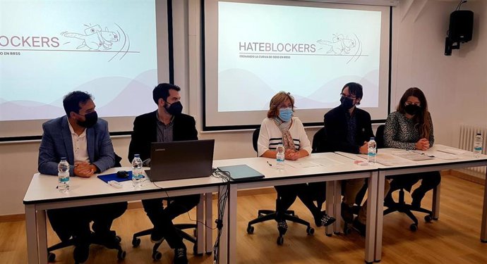 La consejera de Ciudadanía y Derechos Sociales, María Victoria Broto, en la presentación del juego 'Actitud Hateblockers'.