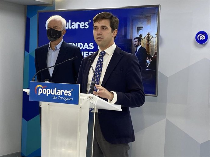 El presidente provincial del PP Zaragoza, Ramón Celma, y el diputado al Congreso Eloy Suárez.