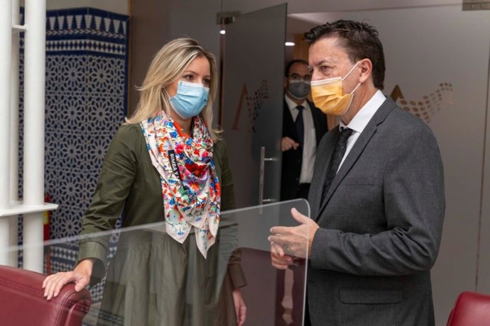 Ana Martínez Vidal y Juan Josñe Molina, en la Asamblea