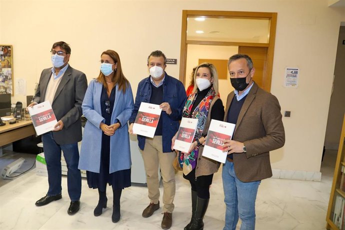 El alcalde de La Rinconada, Javier Fernández, formaliza su candidatura a la Secretaría General del PSOE de Sevilla